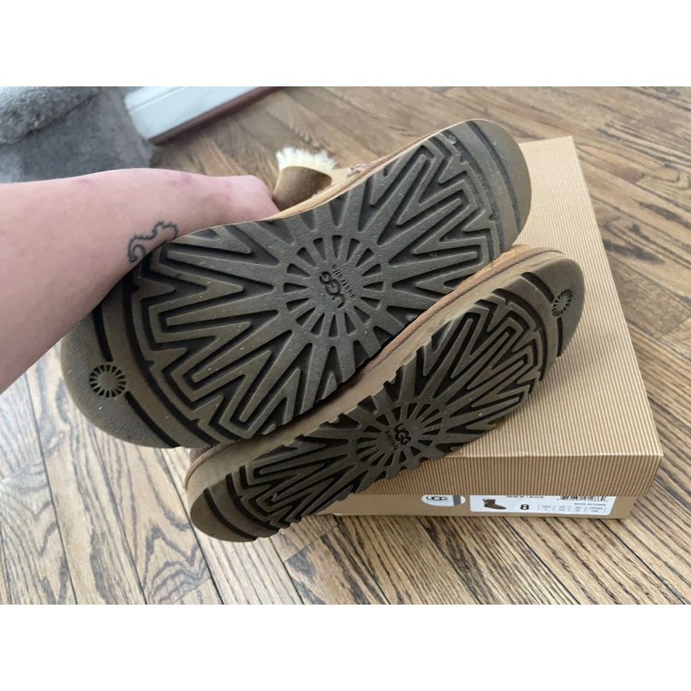 UGG Australia Bailey Button 5838 Sheepskin Boots - Size 8 - Picture 8 of 9